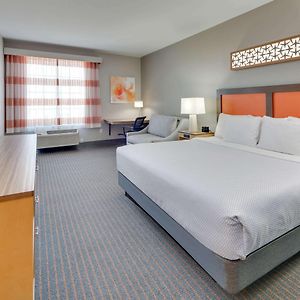 King Room Mobility or hearing accessible